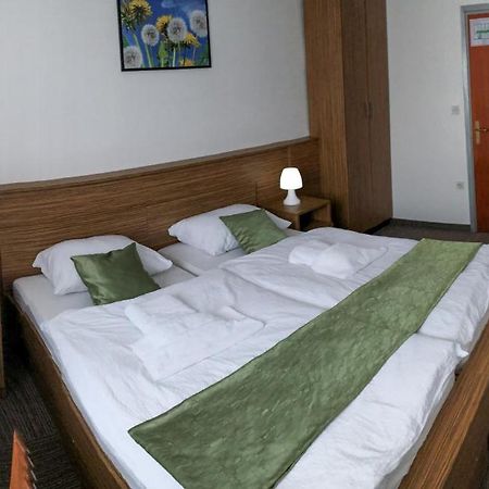 Hotel Restavracija In Prenocisca Carda à Martjanci Extérieur photo