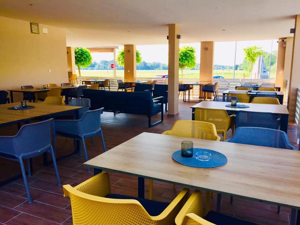 Hotel Restavracija In Prenocisca Carda à Martjanci Extérieur photo