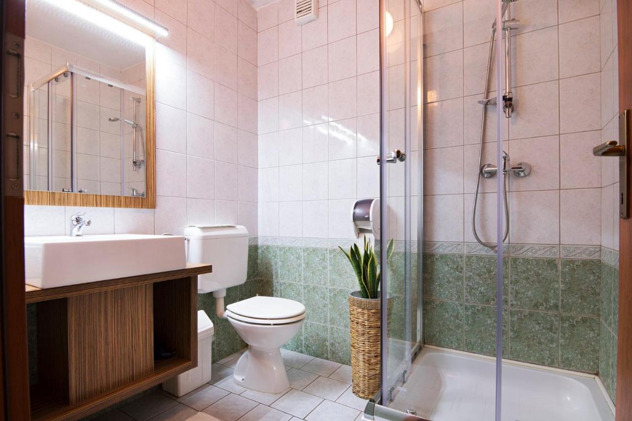 Hotel Restavracija In Prenocisca Carda à Martjanci Extérieur photo