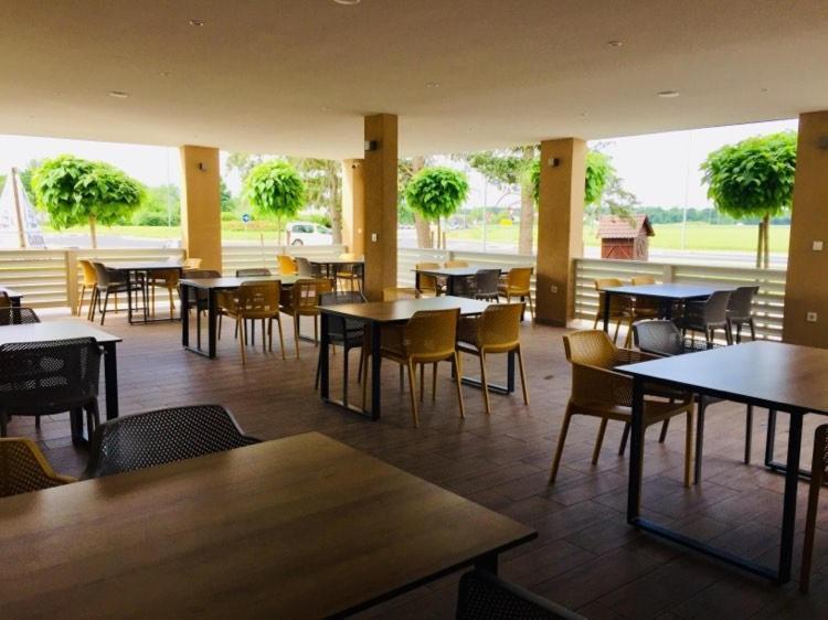 Hotel Restavracija In Prenocisca Carda à Martjanci Extérieur photo