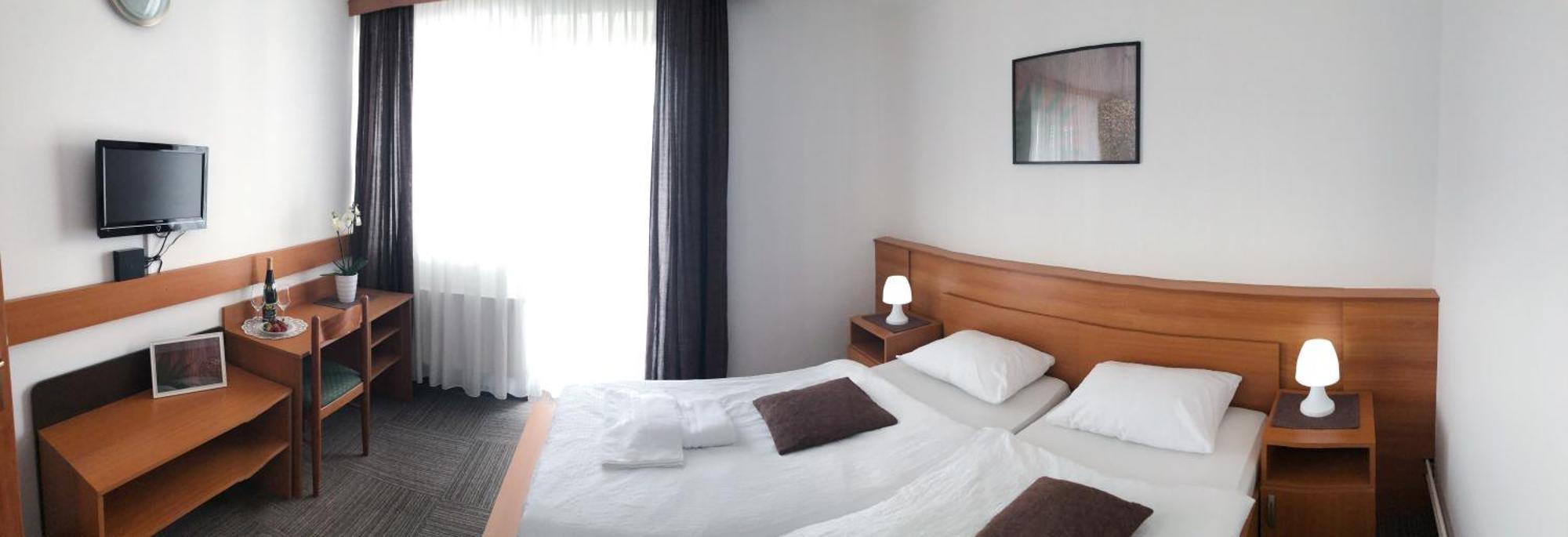 Hotel Restavracija In Prenocisca Carda à Martjanci Extérieur photo